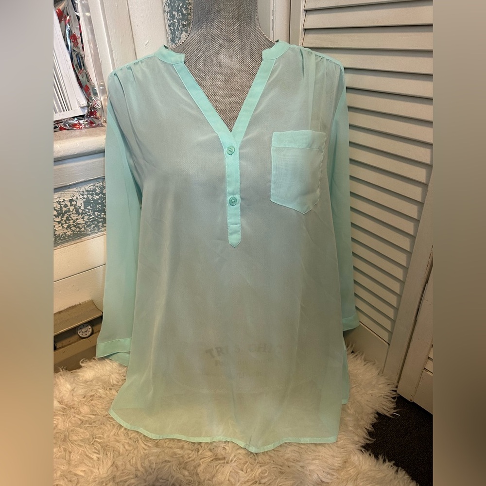 ⭐️ 3 for $20.00 SALE Women’s top